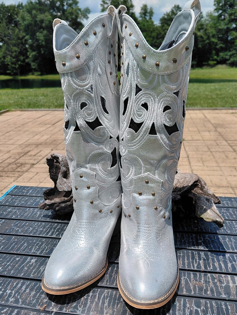 Metallic Silver Cutout Western Boots Super Pretty!! - Picture 2 of 8